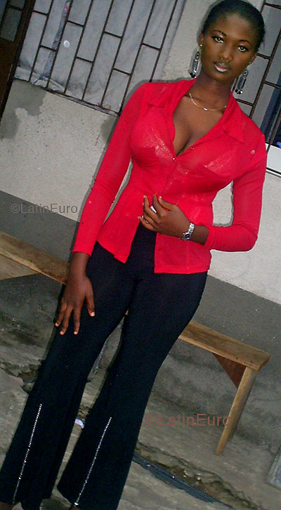 Date this attractive Ivory Coast girl Sandrine from Abidjan A9699