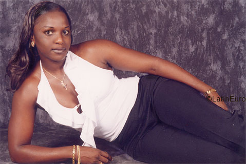 Date this attractive Ivory Coast girl Gramieu from Abidjan A9762