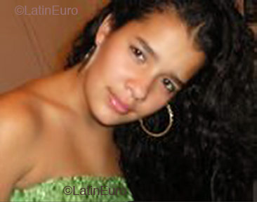 Date this hot Brazil girl Raiane from  B2210