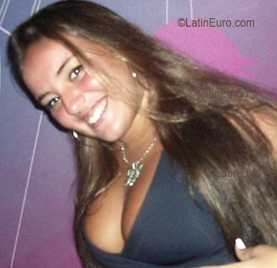 Date this attractive Brazil girl Gabrielle from RIO DE JANEIRO B2730