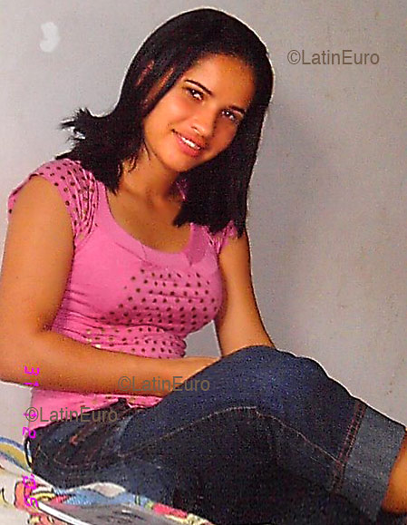 Date this voluptuous Brazil girl Joelma from MARABA B2735