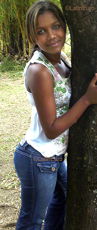 Date this pretty Brazil girl Cristiana from ITABUNA B2790