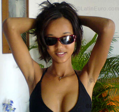 Date this hard body Brazil girl Julyana from ITABUNA B3890