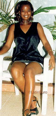 Date this good-looking Ivory Coast girl Reine from Abidjan N3810