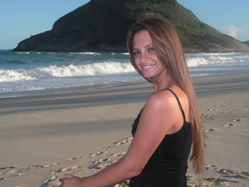 Date this nice looking Brazil girl Kamylly from Rio De Janeiro BR1804