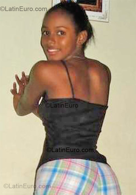 Date this pretty Dominican Republic girl Estefany from Santiago DO1923