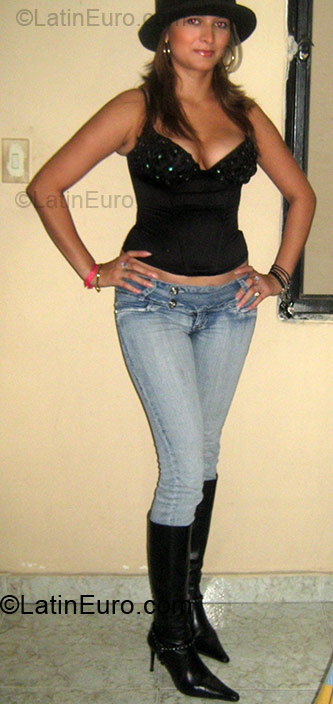 Date this gorgeous Colombia girl Katherine from Tulua CO1882