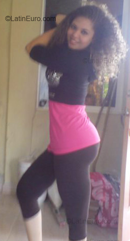 Date this good-looking Dominican Republic girl Camila from Santo Domingo DO2388