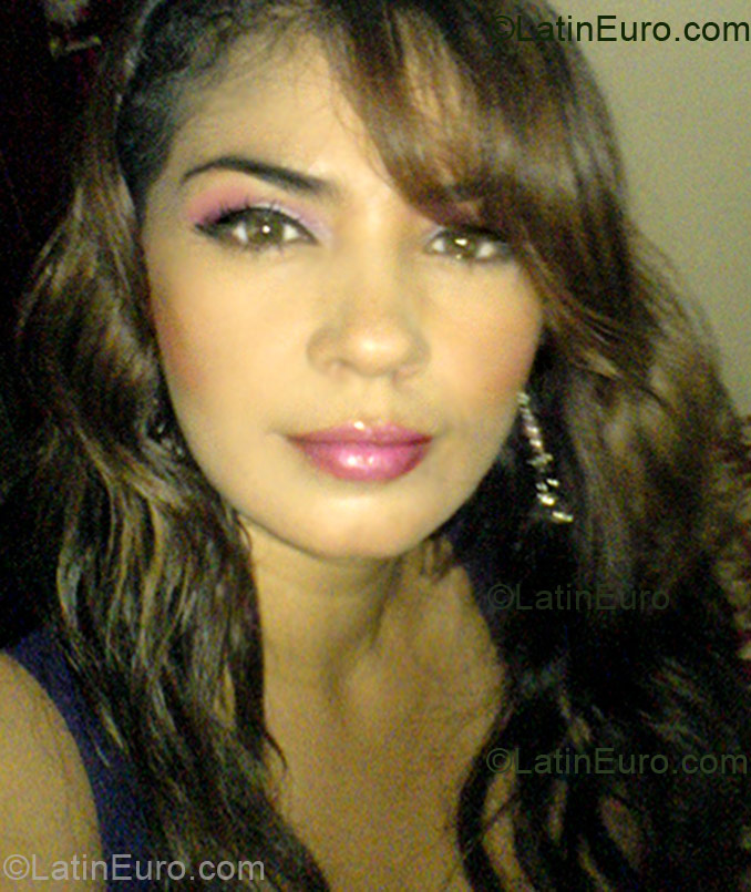 Date this beautiful Colombia girl Patricia from Neiva CO3048