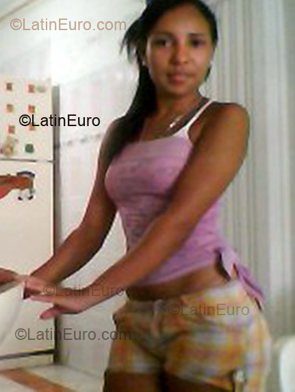 Date this funny Colombia girl Paola from Cartagena CO3528
