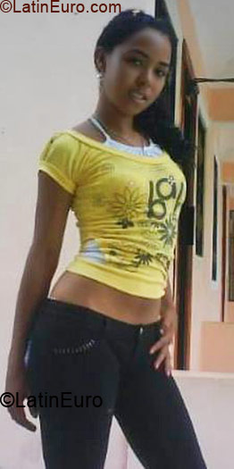 Date this nice looking Dominican Republic girl Jazmin from Santo Domingo DO4380