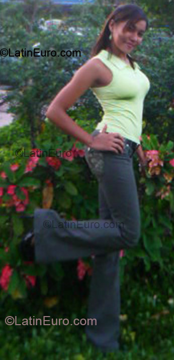 Date this pretty Dominican Republic girl Rosa Iris from Santo Domingo DO4701