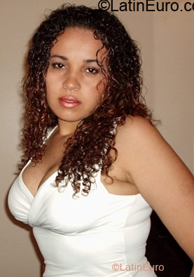 Date this pretty Brazil girl Elaine from Sao Paulo BR9303