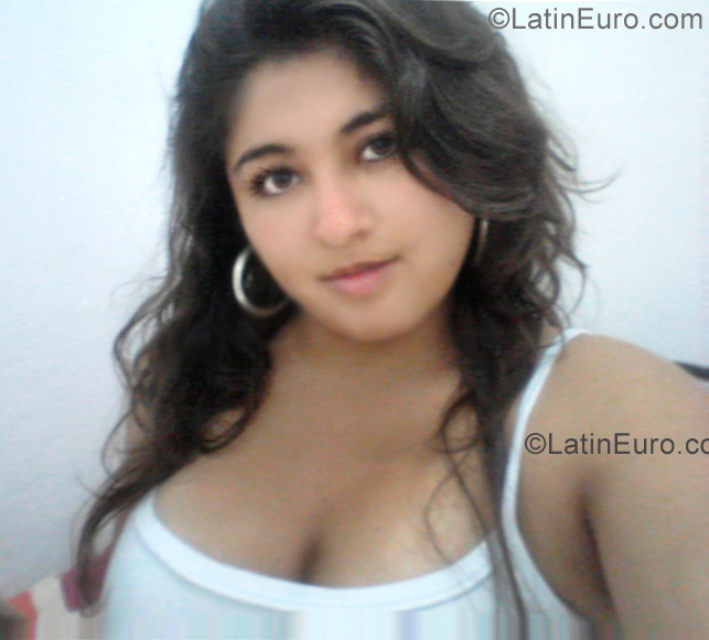 Date this funny Colombia girl Kelly from Cali CO6572