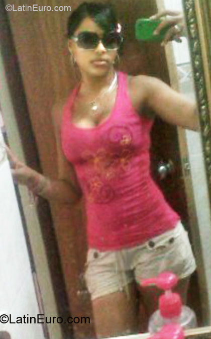 Date this hot Dominican Republic girl Yinette from Santo Domingo DO17422