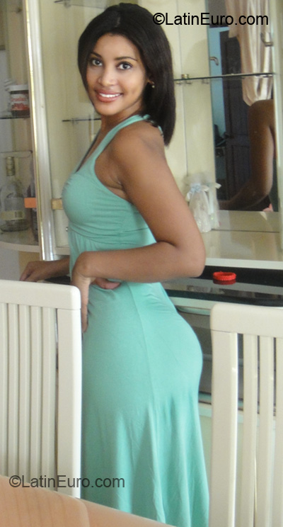 Date this charming Dominican Republic girl Licy from Santo Domingo DO22991