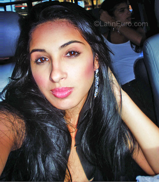 Date this attractive Brazil girl Ana Caroline from Manaus BR11222