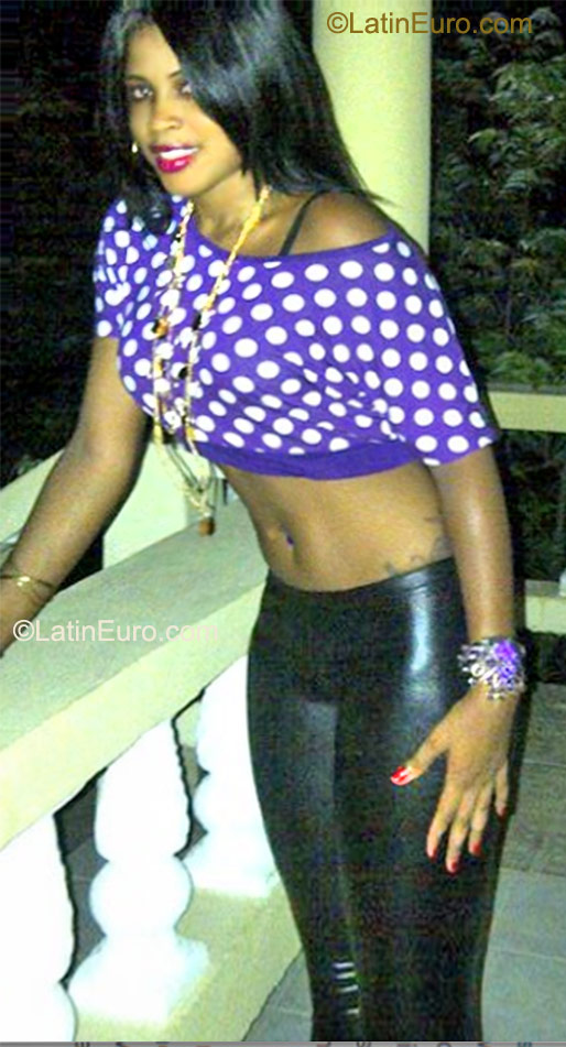 Date this foxy Jamaica girl Nedrickgrant from Kingston JM1803
