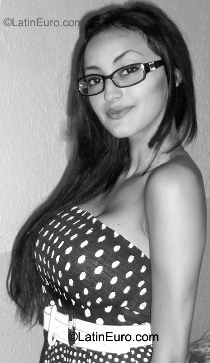 Date this attractive Costa Rica girl Aurelia from San Jose CR177