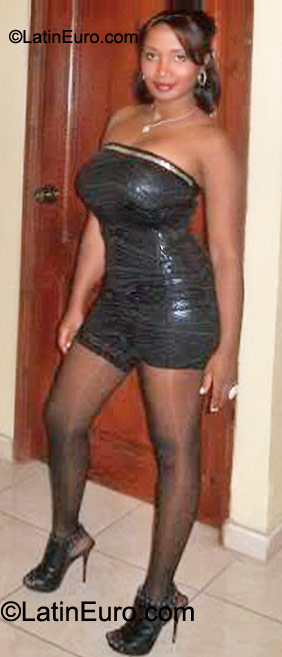 Date this sultry Dominican Republic girl Claudia from Santo Domingo DO20089