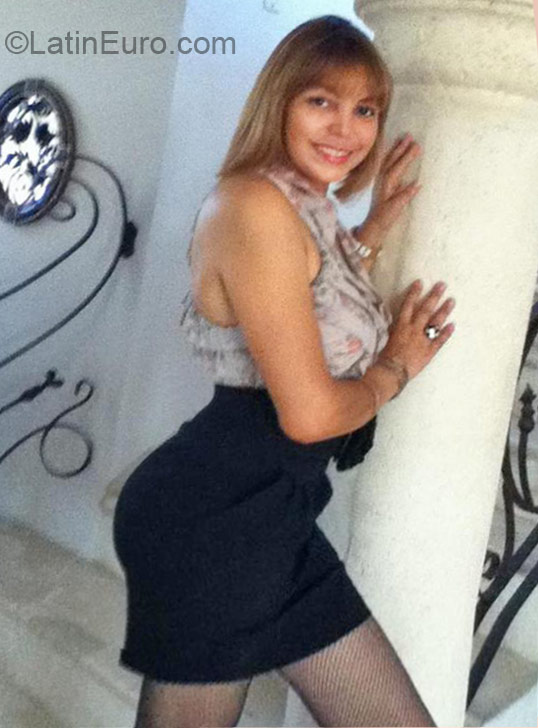 Date this sultry Dominican Republic girl Ninoska from Santo Domingo DO19693