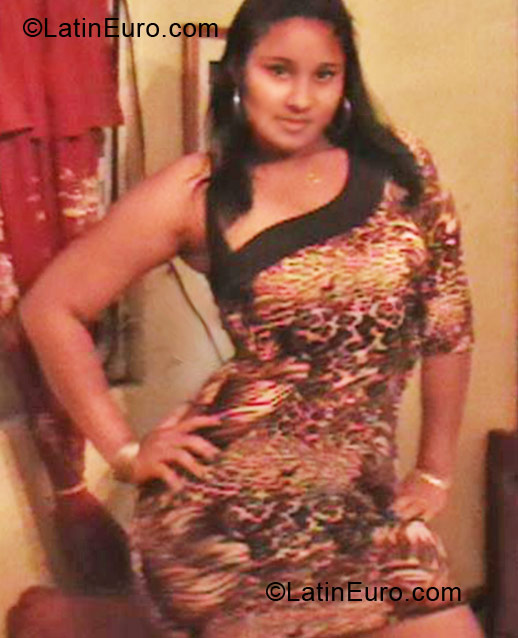 Date this attractive Dominican Republic girl Yissel from Santo Domingo DO19894