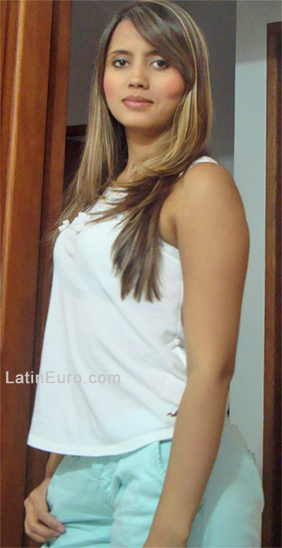 Date this gorgeous Colombia girl Cristina from Medellin CO10497