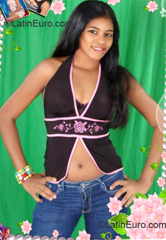 Date this happy Dominican Republic girl Tahiris from Santiago DO19820
