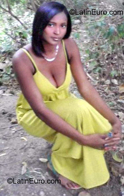 Date this sensual Dominican Republic girl Sabelis from Santiago DO19821