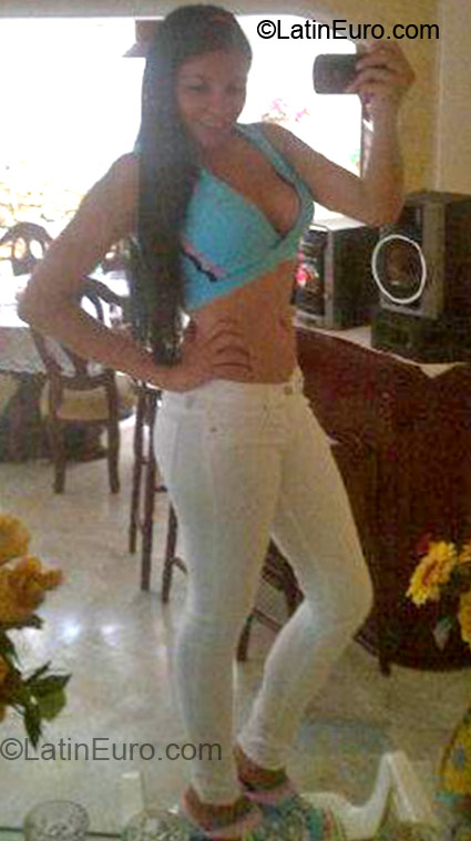 Date this voluptuous Colombia girl Stephania from Cali CO10810