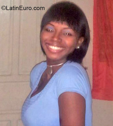 Date this happy Dominican Republic girl Vanessa Jn Baptiste from La Vega DO19861