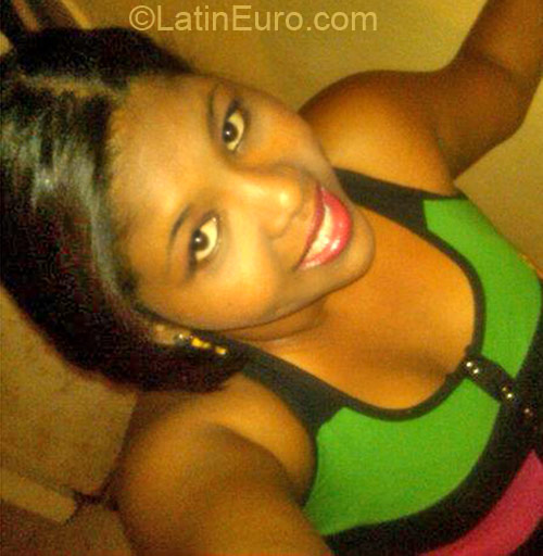 Date this beautiful Dominican Republic girl Genesis from Santo Domingo DO12256