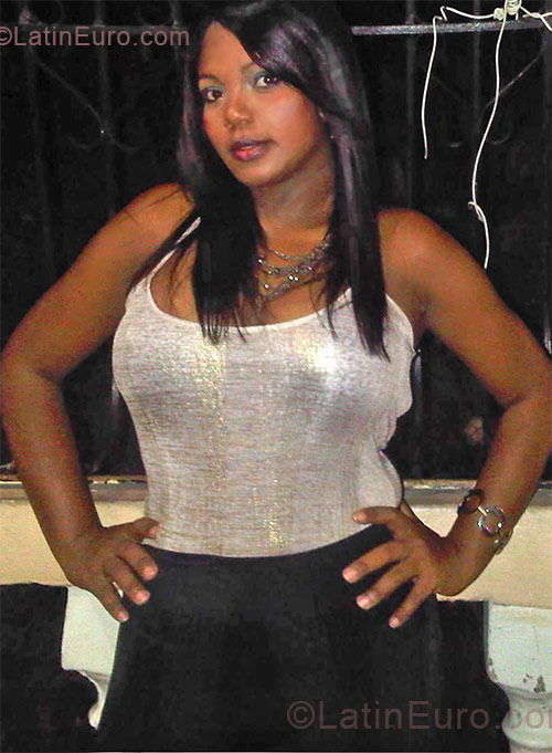 Date this pretty Dominican Republic girl Fiordali from Santo Domingo DO19958