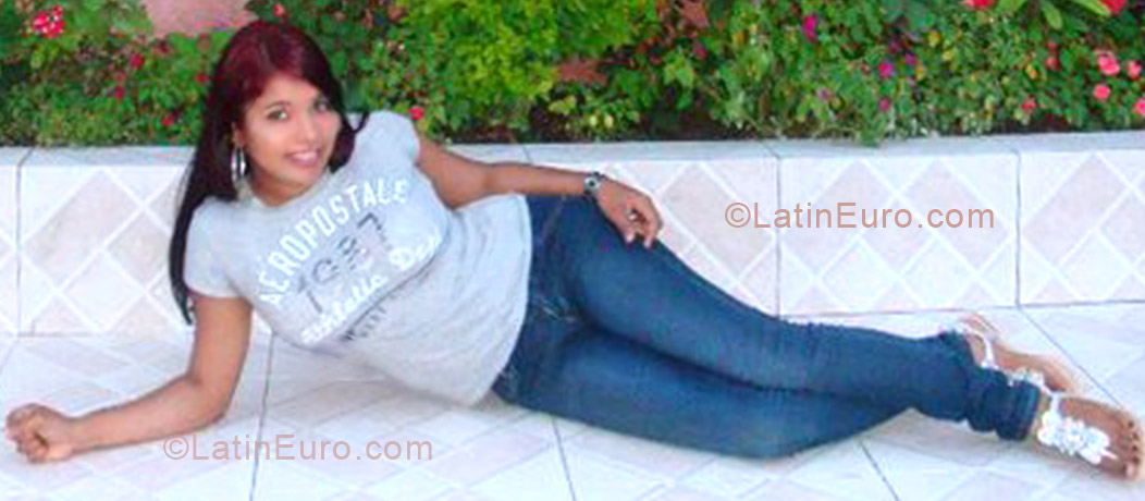 Date this voluptuous Dominican Republic girl Nicol27 from La Romana DO12734