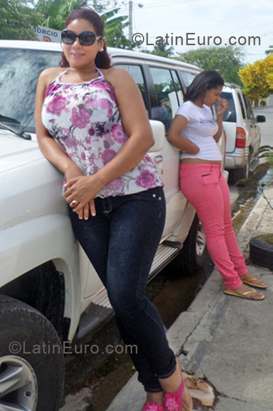 Date this fun Dominican Republic girl Angelina paulin from Santo Domindo DO27009