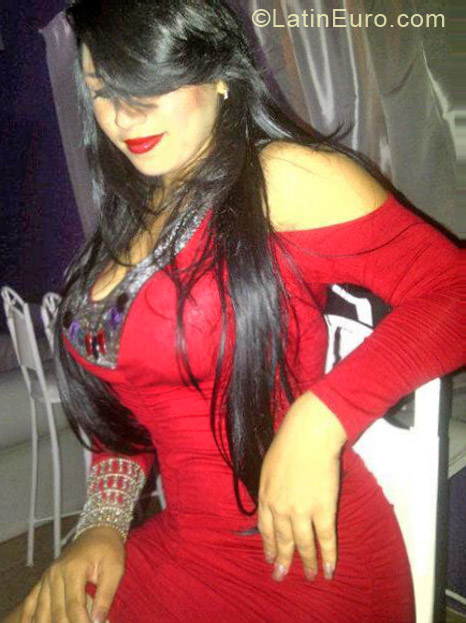 Date this voluptuous Colombia girl Carla from Cali CO11534