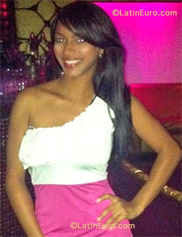 Date this nice looking Dominican Republic girl Yesicakathy from Santo Domingo DO18140