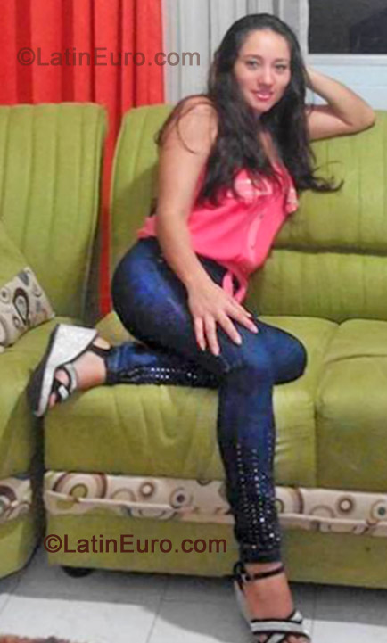 Date this nice looking Colombia girl Angela mantilla from Cali CO11736