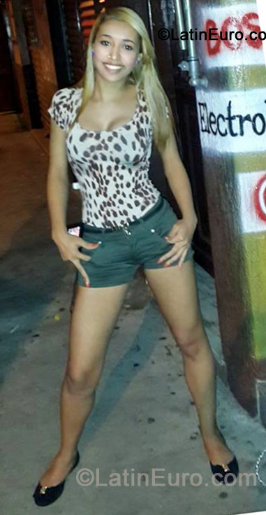 Date this happy Brazil girl Fabiola from Sao Paulo BR7300