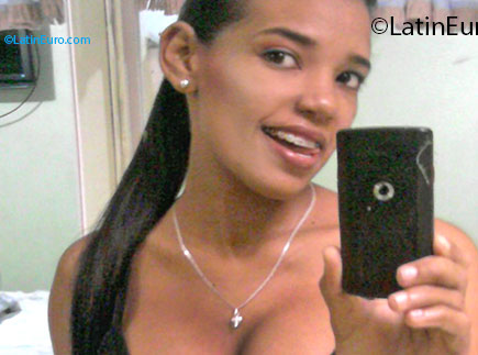 Date this happy Dominican Republic girl Jazmyn from Bonao DO13709