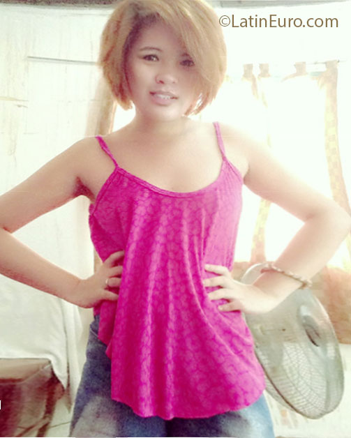 Date this pretty Philippines girl April from Manila PH527