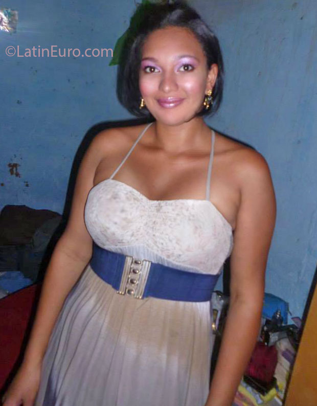 Date this charming Brazil girl Ana Paula from Goiania BR7444
