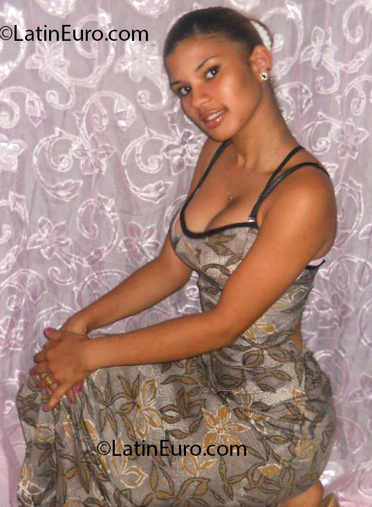 Date this beautiful Dominican Republic girl Isaura from Bonao DO14503