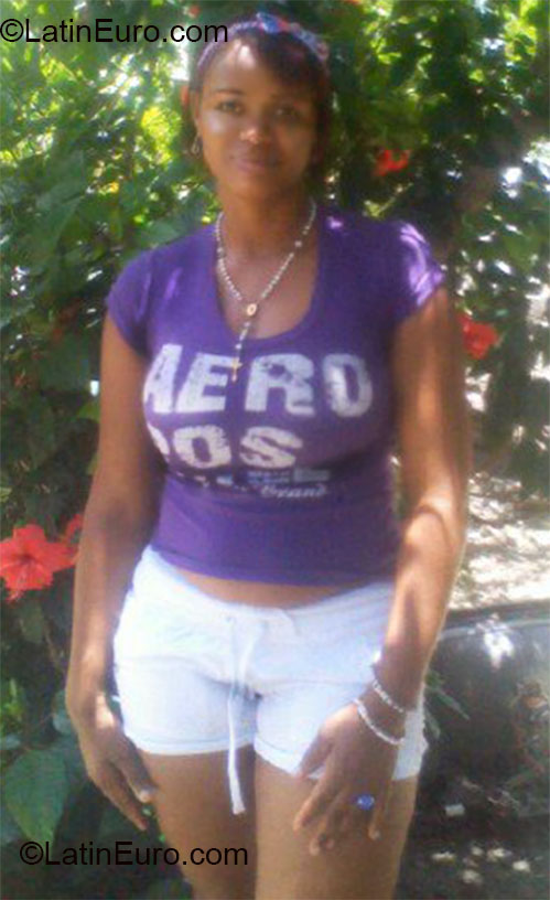Date this passionate Dominican Republic girl Maria from Santo Domingo DO14686