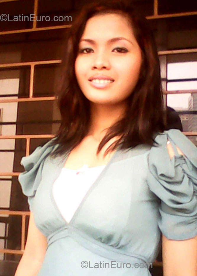 Date this georgeous Philippines girl Gie from Manila PH552