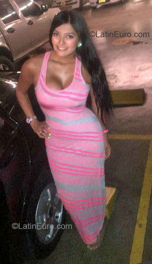 Date this voluptuous Colombia girl Denis from Medellin CO14892