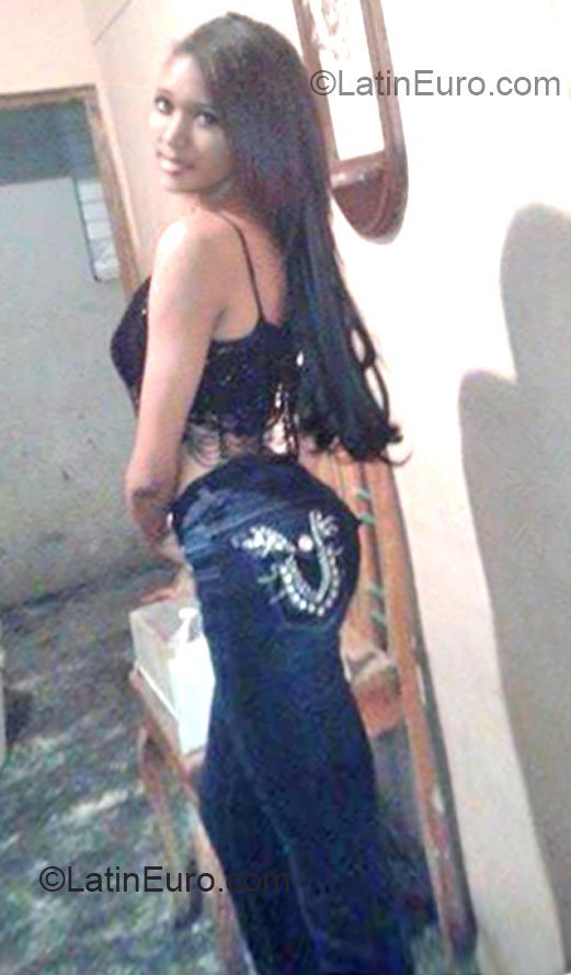 Date this georgeous Dominican Republic girl Karina from Santo Domingo DO15185
