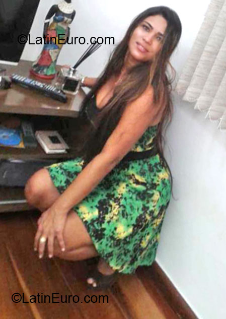 Date this voluptuous Brazil girl Wany from Salvador BR7667