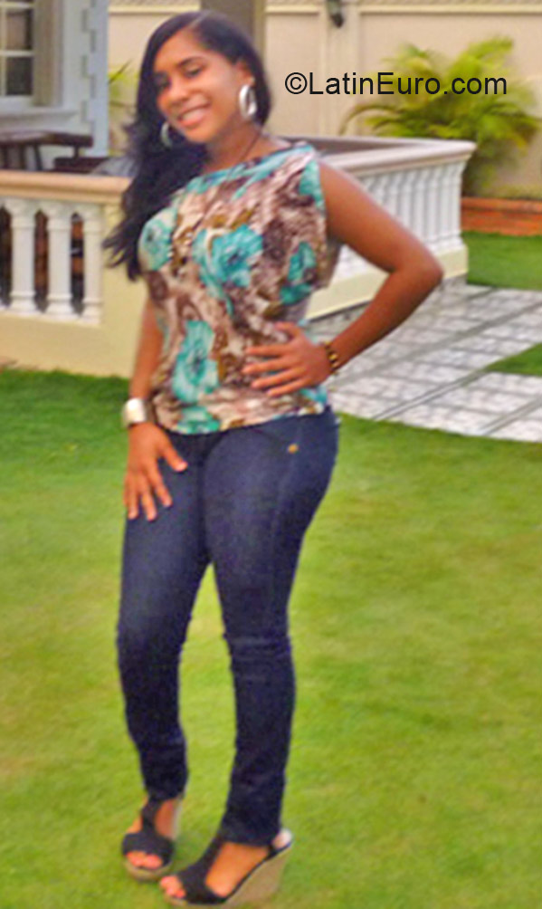Date this lovely Dominican Republic girl Indiana from Santo Domingo DO16499