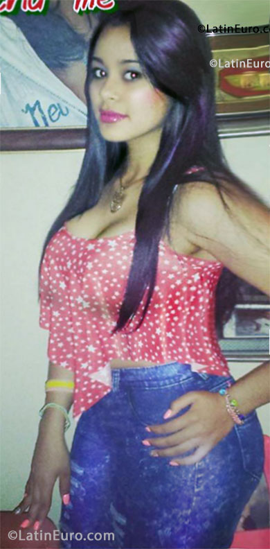 Date this beautiful Dominican Republic girl Yenice from Santiago DO25968